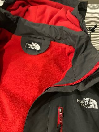 Giubbotto The North Face Nero e Rosso