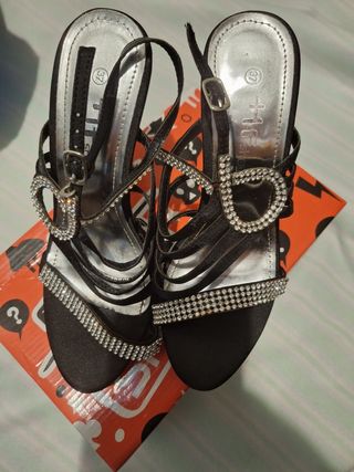 Tacones negros con pedrería talla 37
