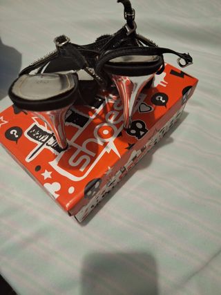 Tacones negros con pedrería talla 37