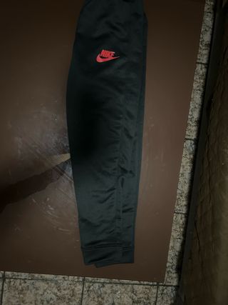 Conjunto Deportivo Nike Negro y Rojo