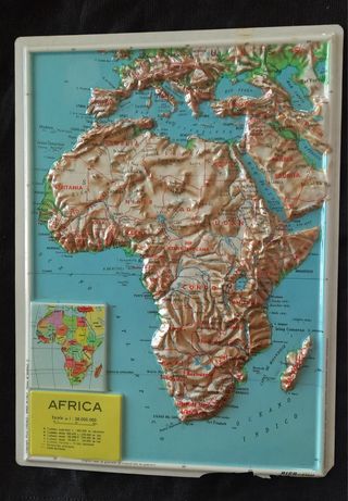 Mapa escolar relieve África.años 70 Rico Fireze