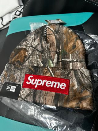 Gorro Supreme × New Era Box Logo Beanie