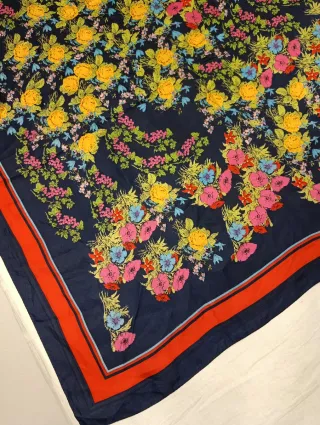 PAÑUELO DE SEDA NATURAL ESTAMPADO INDUMENTARIA