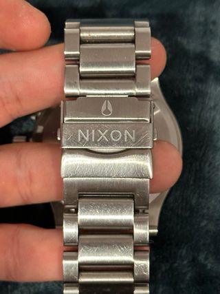 Reloj Nixon Cronógrafo Plateado
