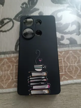 Custodia per telefono nera con design di libri e tazza