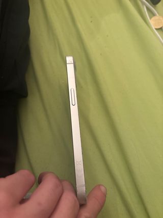 Schermo posteriore rotto con batteria all'80%