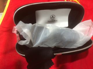 Occhiali da sole Mercedes-Benz neri e argento