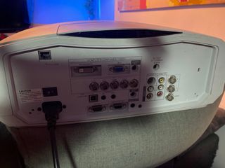 Proyector Mitsubishi para ordenadores sin HDMI