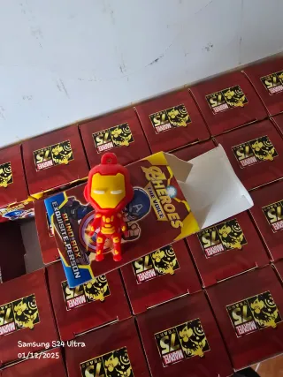 24 Figuras Marvel Plástico