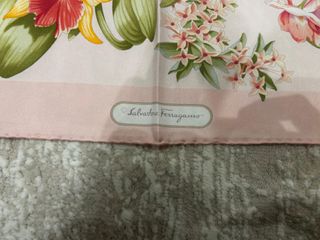 Foulard Salvatore Ferragamo Flores Multicolor