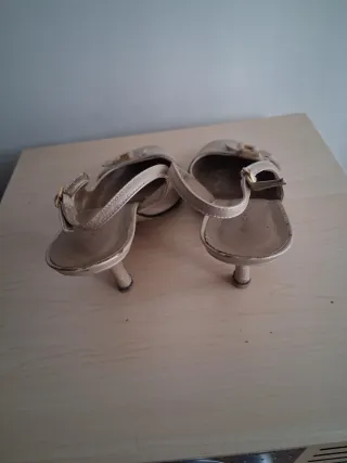 Zapatos de tacón Sacha London beige/dorado