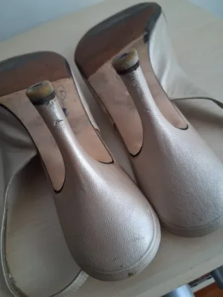 Zapatos de tacón Sacha London beige/dorado