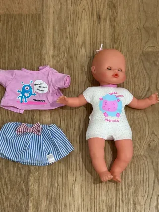 Trona y muñeca con sonido Nenuco con complementos