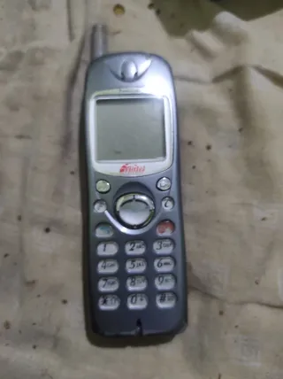 Vecchio cellulare Panasonic grigio/argento
