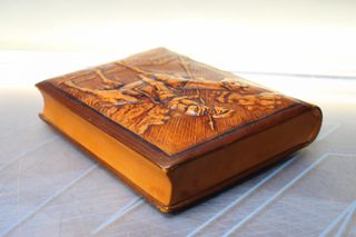 Scatola per sigari Cigarrera, in pelle con rilievo di Don Chisciotte