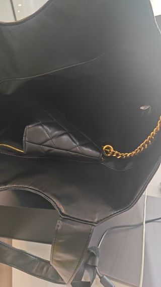 Bolso negro acolchado