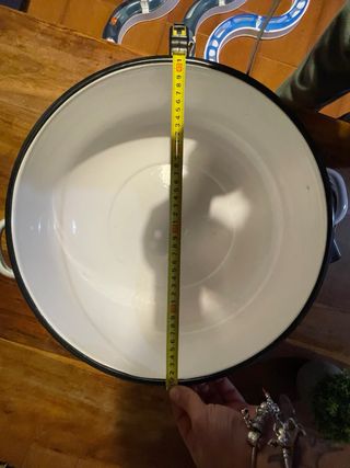 Catino vintage bianco con bordi neri