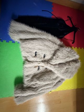 Lote Abrigo Peludo + Vestido Negro Zara + Tacones