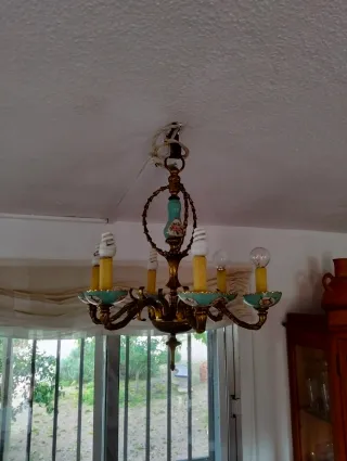 Lampada da soffitto vintage in metallo e porcellana