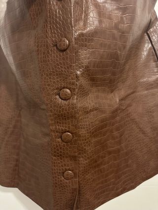 Falda efecto piel marrón Primark talla 48