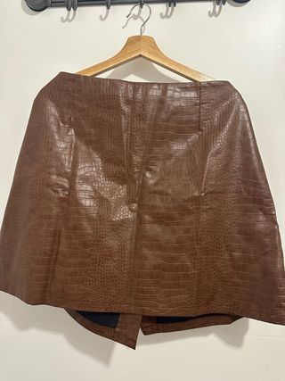 Falda efecto piel marrón Primark talla 48