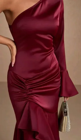 Vestido de fiesta burdeos