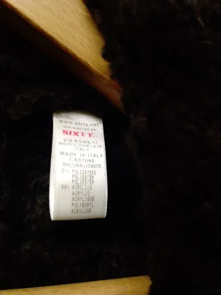 Chaqueta azul brillante con forro de pelo