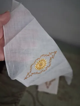 2 antichi fazzoletti donna ricamati