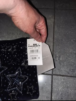 Bolso de fiesta negro con estrellas plateadas