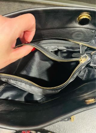 Borsa Valentino Bags nera con zip da aggiustare