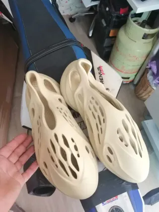 Zapatillas Yeezy 45 Beige Nuevas