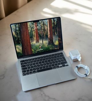 MacBook M2 Air 13 256GB/8GB Batería 87%