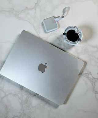 MacBook M2 Air 13 256GB/8GB Batería 87%