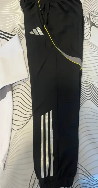 Chándal Real Madrid y corta vientos Adidas Talla L
