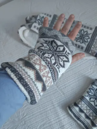 Muk Luks Bufanda Infinita y Guantes