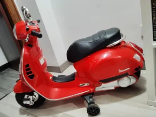 Moto Eléctrica Roja Vespa 2023