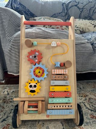 Andador de madera para bebé