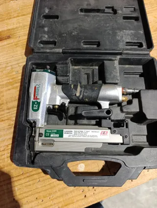 Pistola de clavos Fasten super 635R