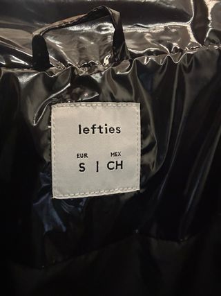 Chaleco acolchado negro brillante