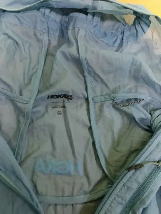 Cortavientos Hoka ligero con capucha Talla M