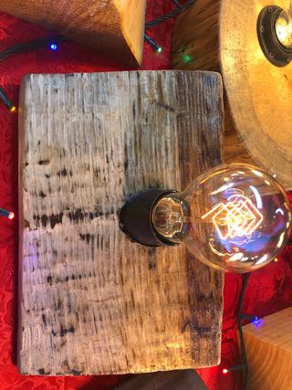 Lampada in legno artigianale