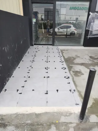 Autónomo solador alicatador