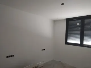 Autónomo solador alicatador