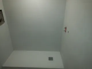 Autónomo solador alicatador