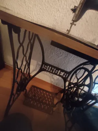 Macchina da cucire Singer antica anni '50