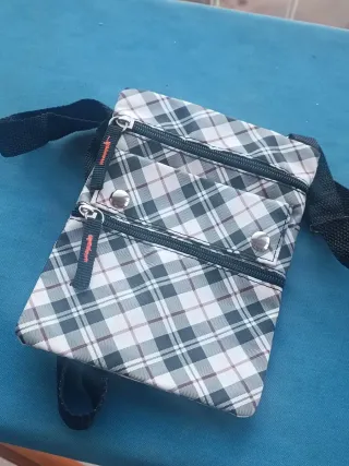 Borsetta porta cellulare, occhiali, chiavi