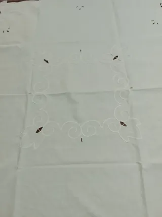 Centrotavola 80x80cm ricamato