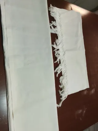 Asciugamani in cotone bianco con frange