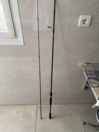 se vende caña para el calamar + carrete