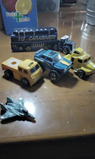 Lote de 5 vehículos y 1 avión Micromachines
